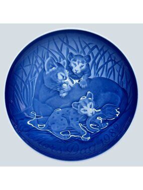 Bing & Grondahl 1982 Mors Mother's Day Lioness with Cubs Collector Plate 9382
